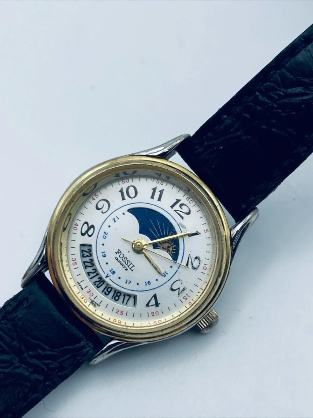 Vintage Fossil 1985 Moon Phase Calendar Watch Gold Case Leather Band Rare